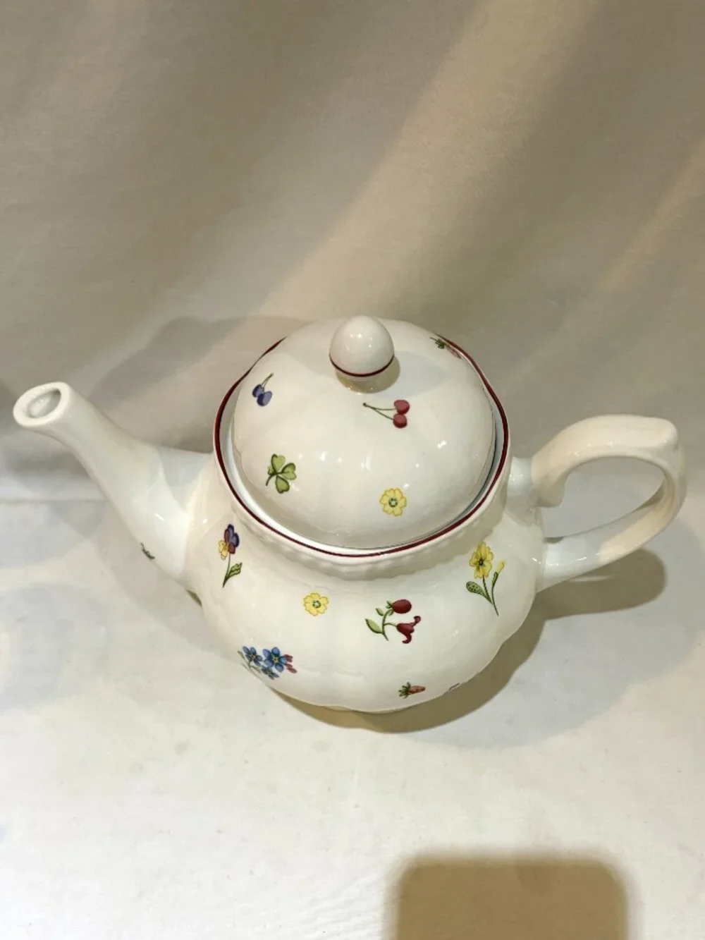 VTG Johnson Brothers Fine Porcelain FLEURETTE Teapot Staffordshire England EUC